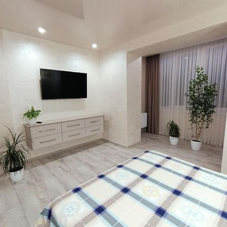 2К Шикарний Люкс! Apartment Khmelʼnytsʼkyy Екстериор снимка