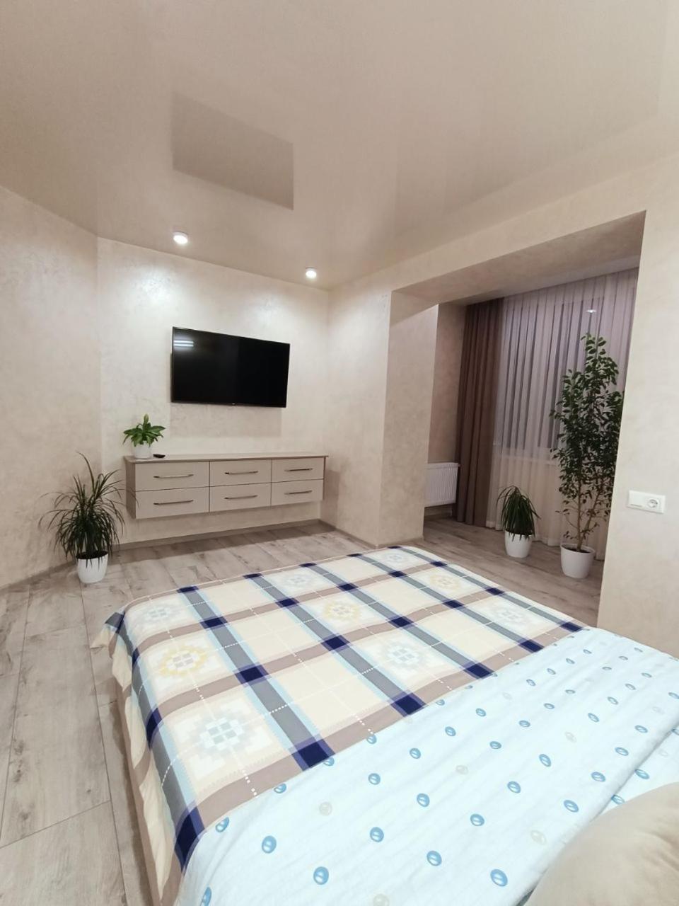 2К Шикарний Люкс! Apartment Khmelʼnytsʼkyy Екстериор снимка