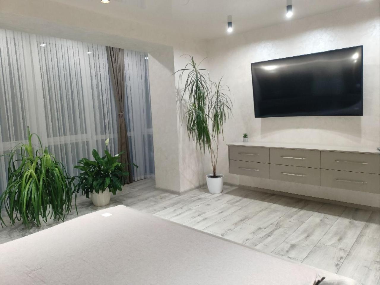 2К Шикарний Люкс! Apartment Khmelʼnytsʼkyy Екстериор снимка